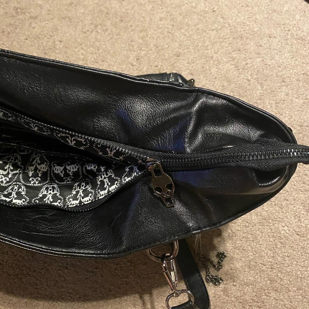 SOLD      Skull purse - Picture 6 of 7
